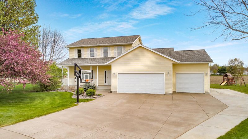 360 Willow Ct, Fall Creek, WI 54742