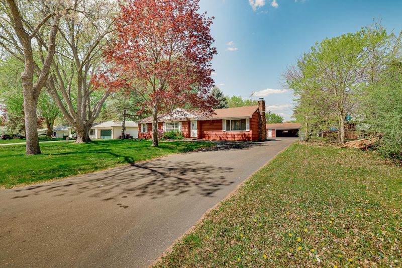 383 Laurie Rd E, Saint Paul, MN 55117