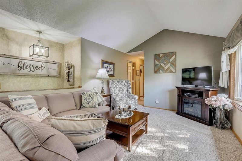 9225 Yucca Ln N, Maple Grove, MN 55369