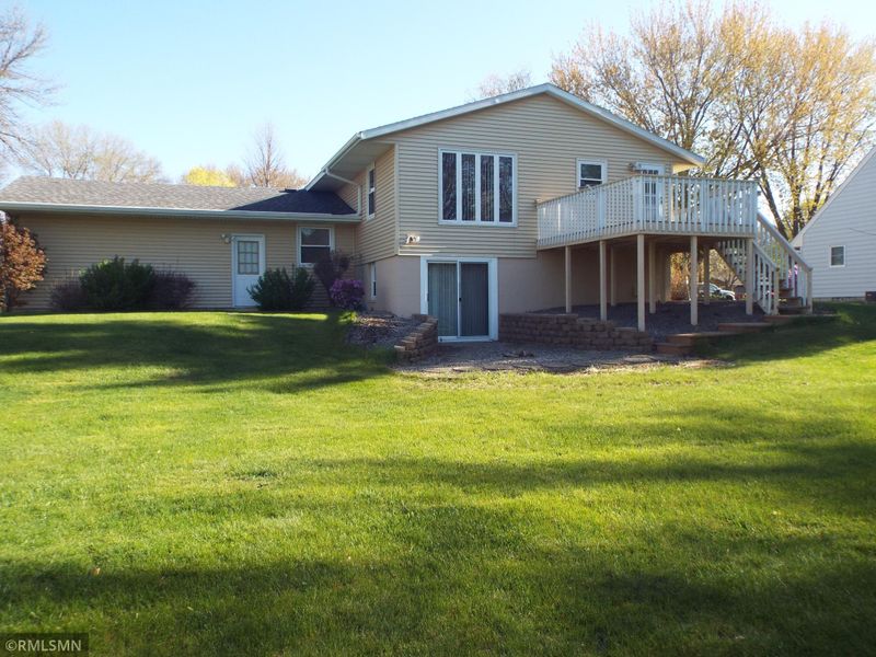 705 W 4th St, Litchfield, MN 55355