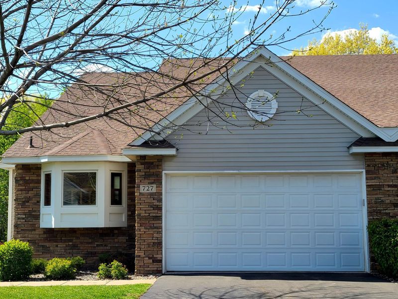 727 Crescent Curve, Saint Paul, MN 55127