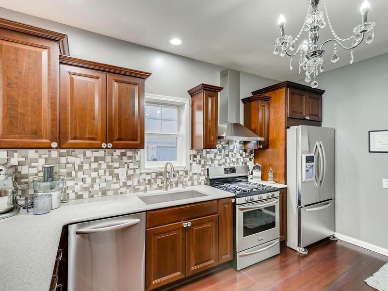 2889 Faulkner Dr, Chaska, MN 55318