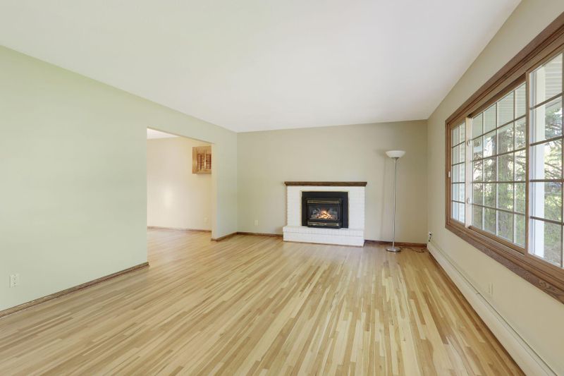 11107 Radisson Ct, Burnsville, MN 55337