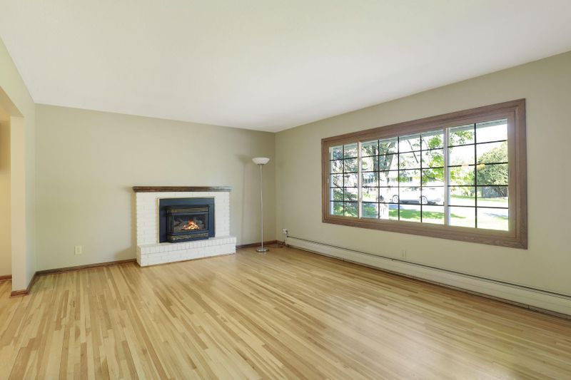 11107 Radisson Ct, Burnsville, MN 55337