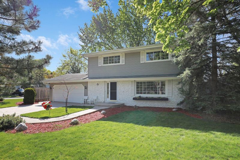 11107 Radisson Ct, Burnsville, MN 55337