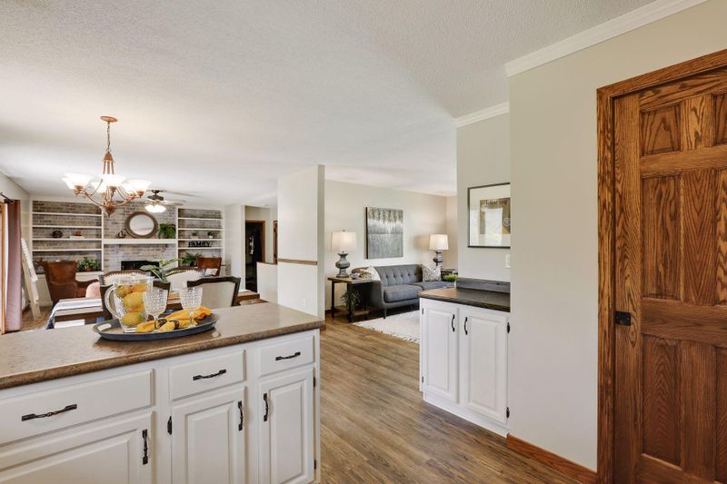 1801 James Ct, Burnsville, MN 55337