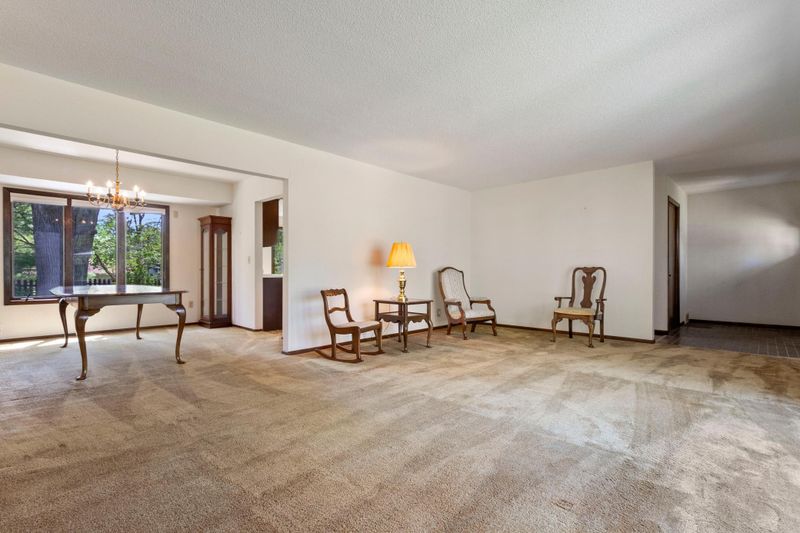 2301 Oakridge Rd, Stillwater, MN 55082