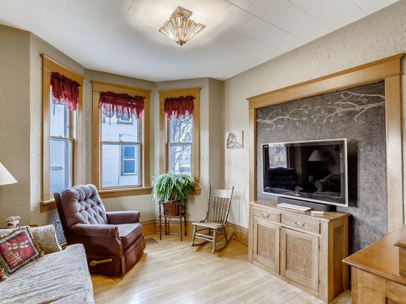 852 Manomin Ave, Saint Paul, MN 55107