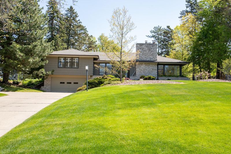 301 Parkview Ter, Golden Valley, MN 55416