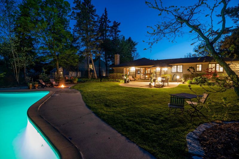 301 Parkview Ter, Golden Valley, MN 55416