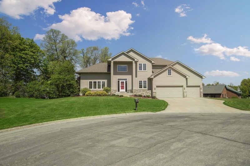 1302 Forest Ln, Faribault, MN 55021