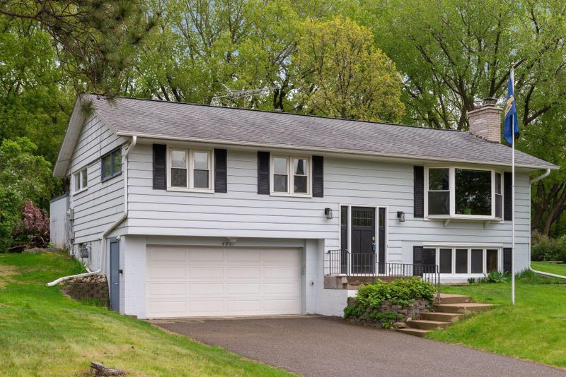 5801 Scenic Dr, Minnetonka, MN 55345