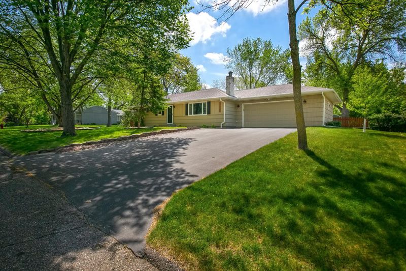 14209 Bellevue Dr, Minnetonka, MN 55345