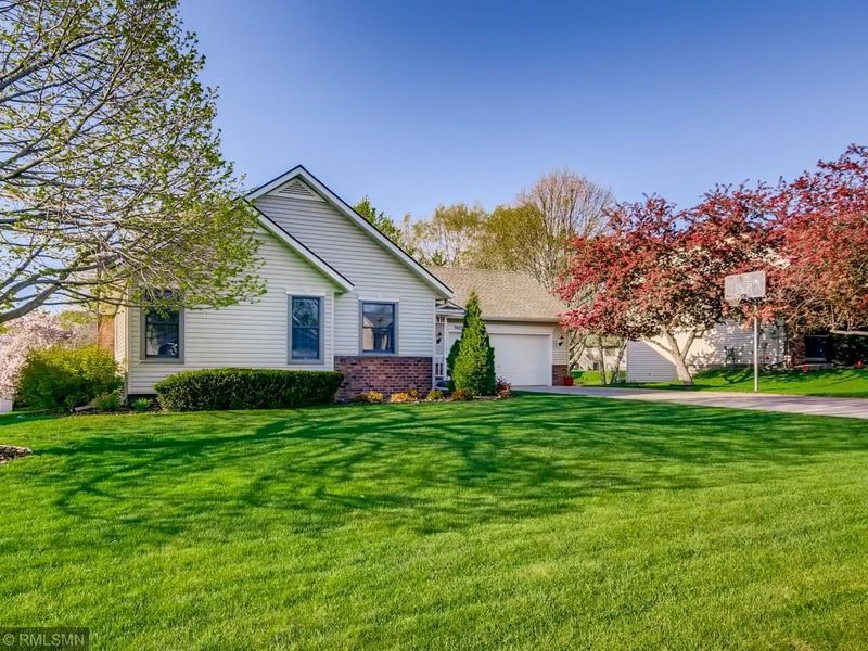 7857 28th St N, Oakdale, MN 55128