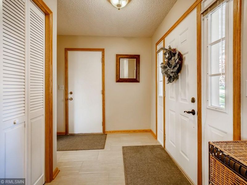 7857 28th St N, Oakdale, MN 55128