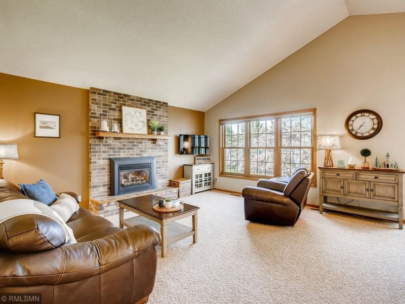 7857 28th St N, Oakdale, MN 55128