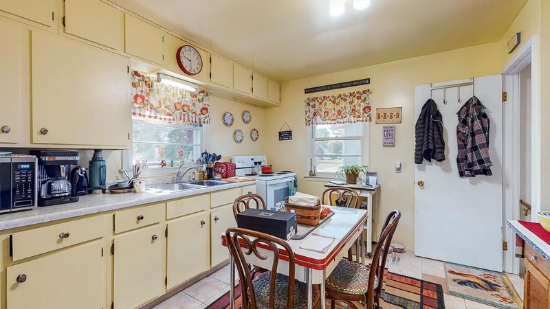 308 3rd Ave NW, Pine Island, MN 55963