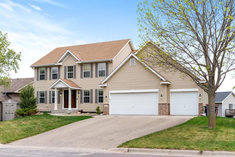 316 Sunshine Ln, Faribault, MN 55021
