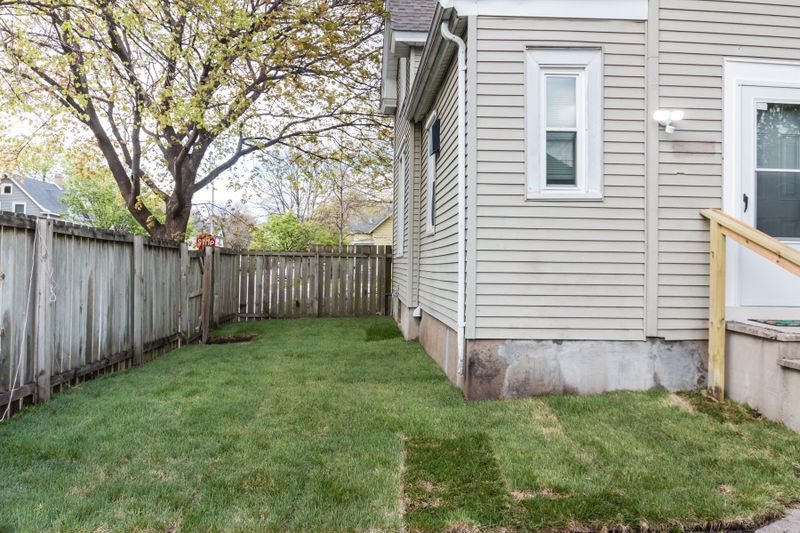 1242 Reaney Ave, Saint Paul, MN 55106