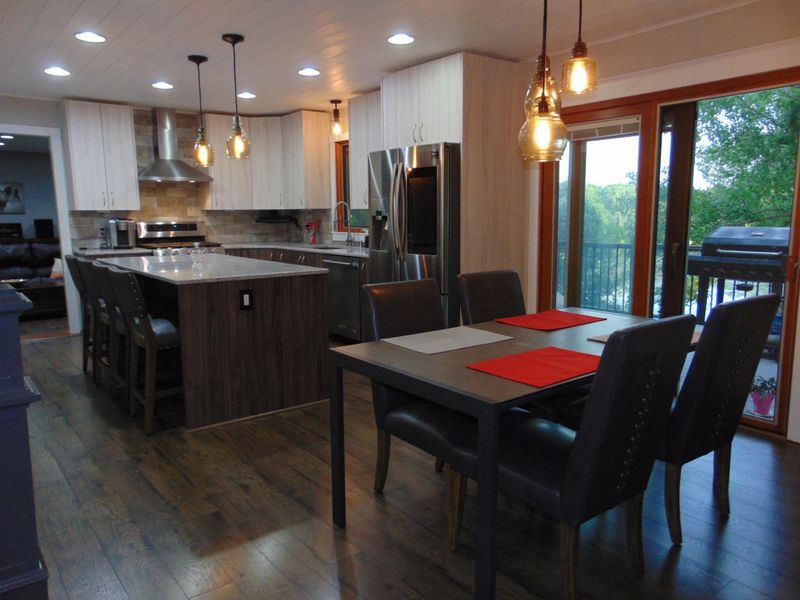 9511 Cedar Lake Rd S, Saint Louis Park, MN 55426