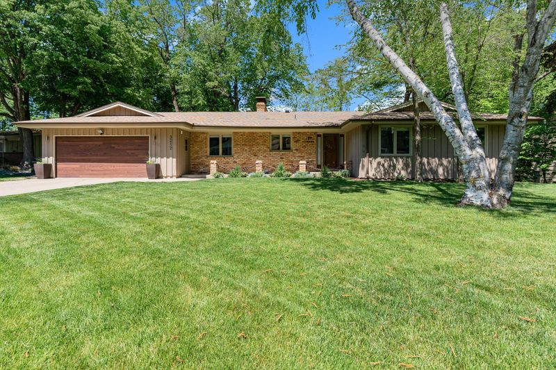 3212 Barbara Ln, Burnsville, MN 55337