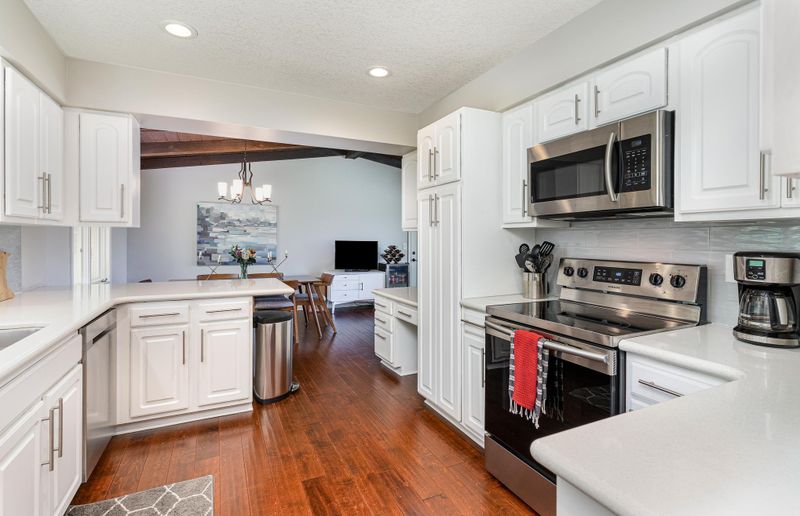 3212 Barbara Ln, Burnsville, MN 55337