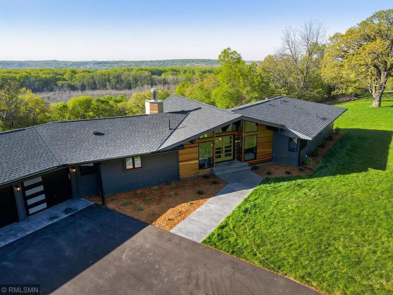 2845 Overlook Cir, Bloomington, MN 55431