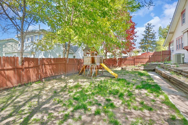 1698 Bush Ave, Saint Paul, MN 55106