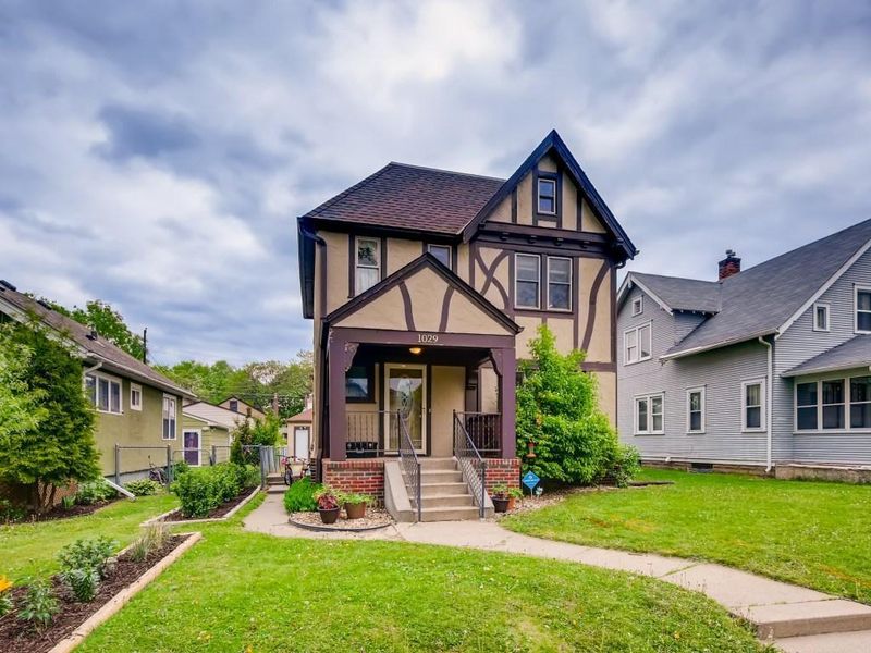 1029 Hawthorne Ave E, Saint Paul, MN 55106