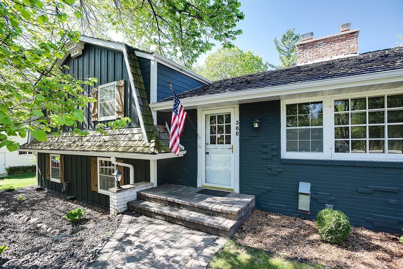 368 Margaret Cir, Wayzata, MN 55391