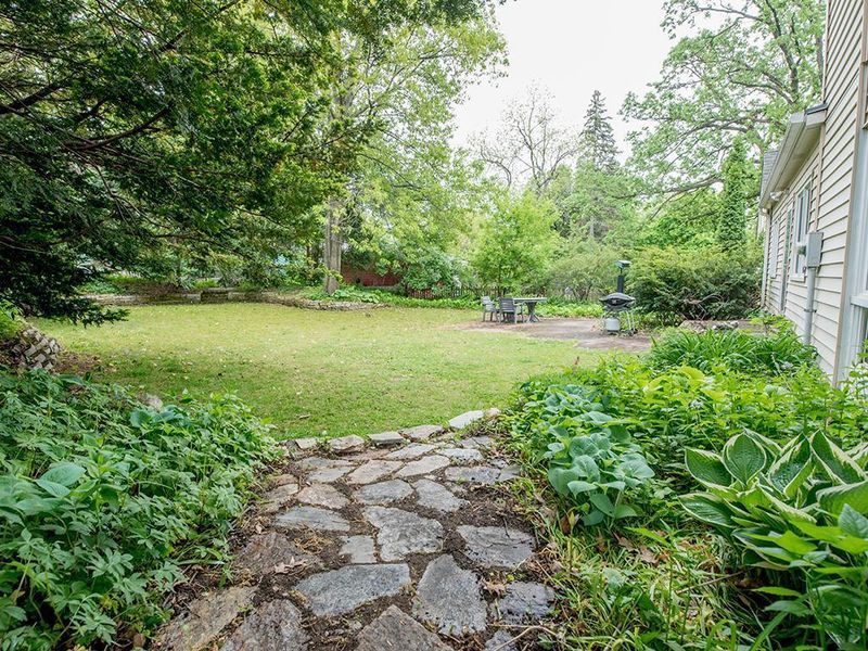 1502 Hythe St, Saint Paul, MN 55108