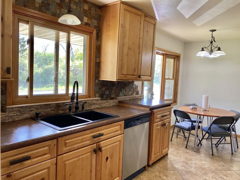 20 E 130th St, Burnsville, MN 55337