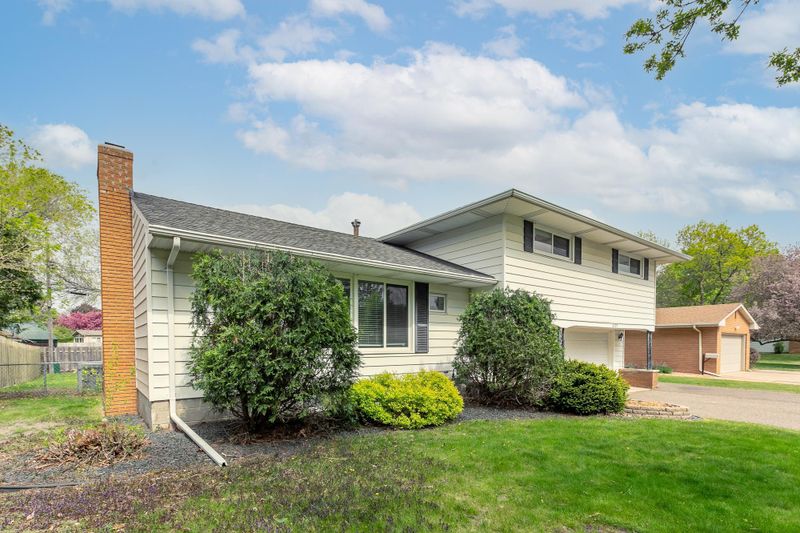 6325 Brooklyn Dr, Brooklyn Center, MN 55430
