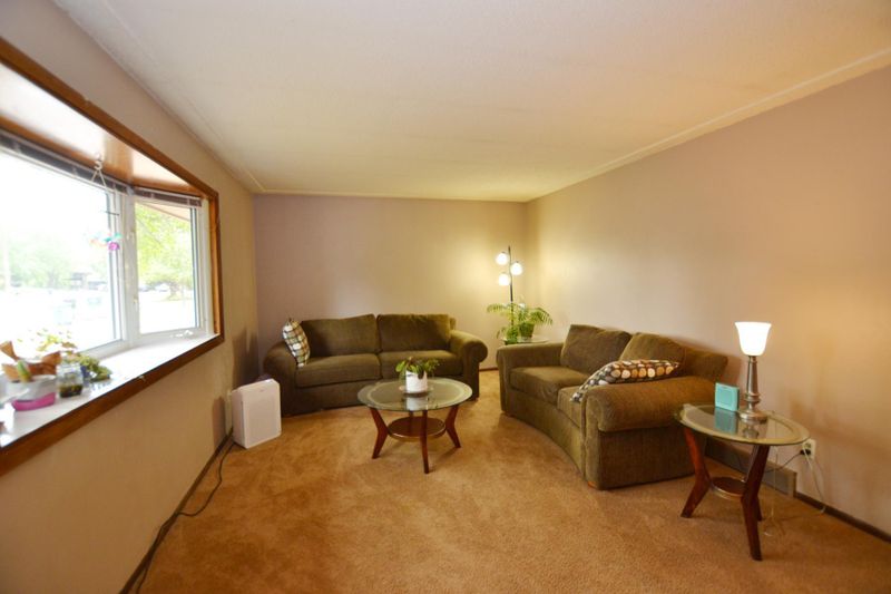 134 Kampa Cir, Monticello, MN 55362
