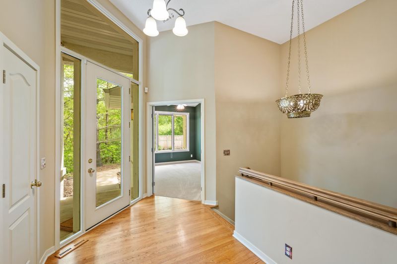 4040 Wyndham Hill Dr, Minnetonka, MN 55343