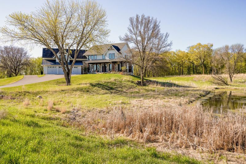 725 Lakeview Pw, Mound, MN 55364
