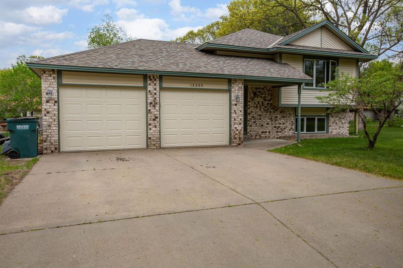 12305 Jonquil St NW, Coon Rapids, MN 55433