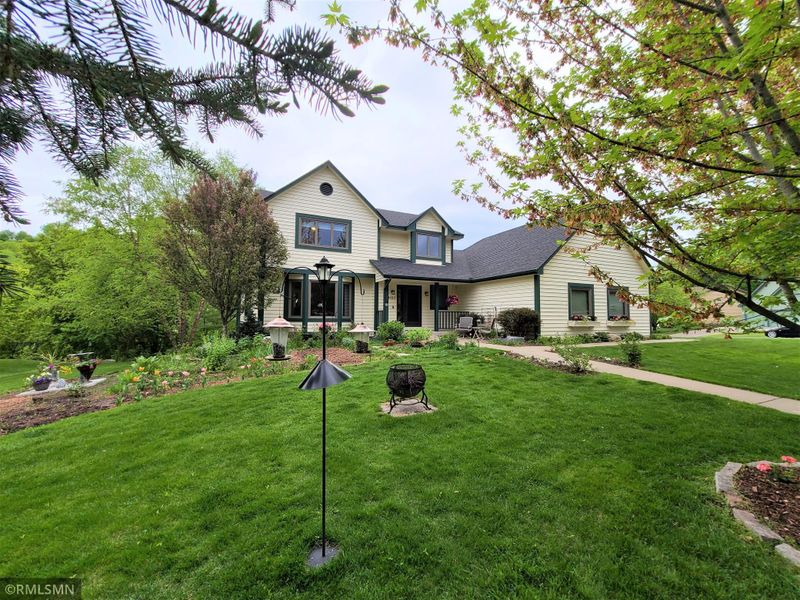 4163 Prairie Ridge Rd, Eagan, MN 55123