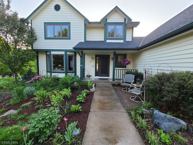 4163 Prairie Ridge Rd, Eagan, MN 55123