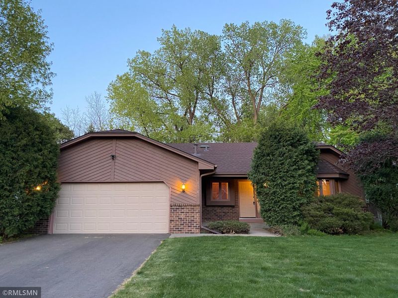 2954 Ontario Rd, Little Canada, MN 55117