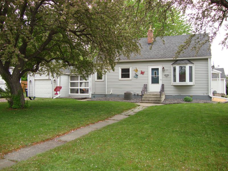201 Herbert St, Stewart, MN 55385