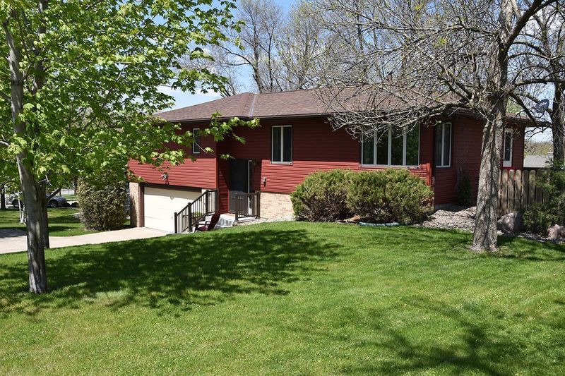 217 E Oak St, Redwood Falls, MN 56283