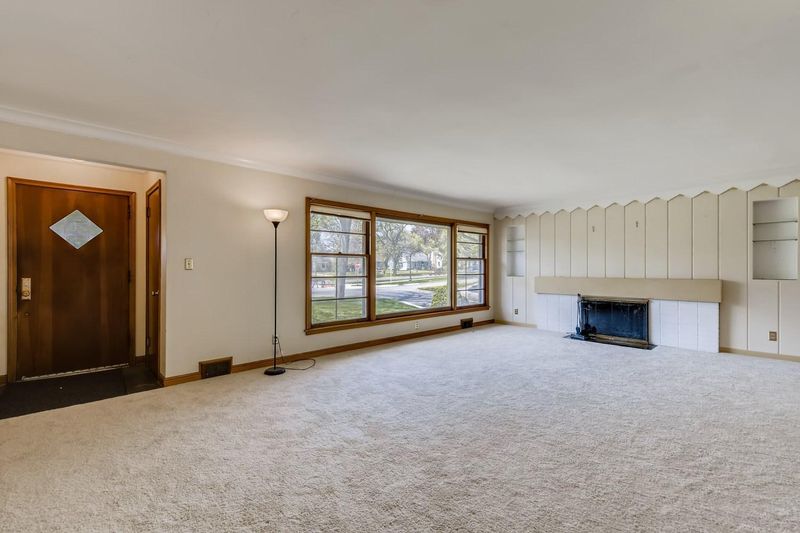 418 Johnson Pw, Saint Paul, MN 55106