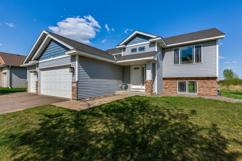 8580 Fairhill Ln, Monticello, MN 55362