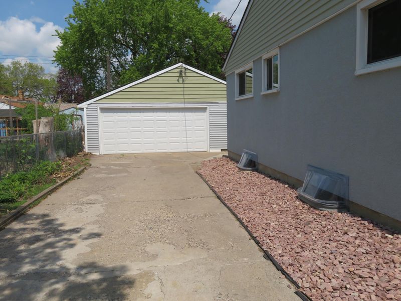 1377 Ames Ave, Saint Paul, MN 55106