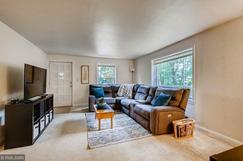 1766 4th St E, Saint Paul, MN 55106