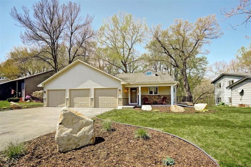 4757 Oak Way, Eagan, MN 55122