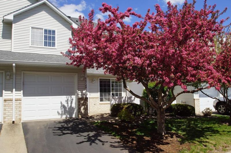 8614 Quarry Ridge Ln #D, Woodbury, MN 55125
