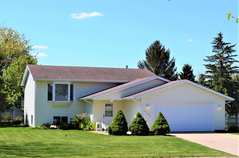 1703 Shumway Ave, Faribault, MN 55021