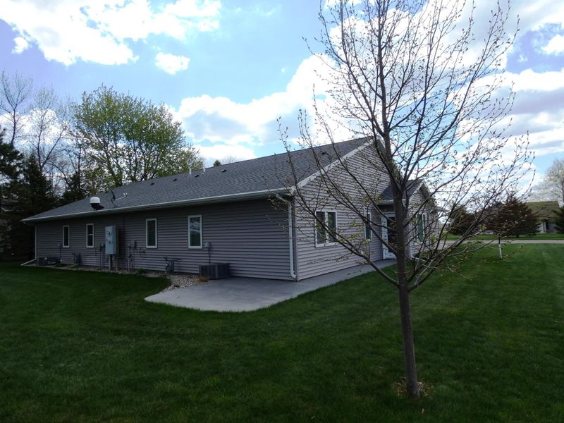 286 7th St, Westbrook, MN 56183